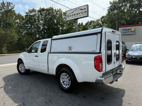Used 2019 Nissan Frontier SV image 5