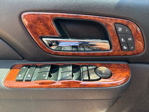 Used 2012 Chevrolet Avalanche LTZ AWD/4WD image 20