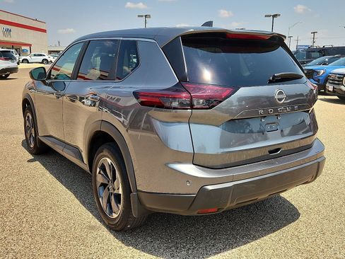 Used 2026 Nissan Rogue SV FWD image 3