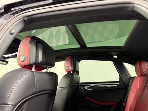 Certified 2026 Porsche Macan AWD/4WD image 23