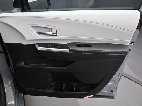 Certified 2025 Toyota Sienna XSE w/ XSE Plus Package image 39