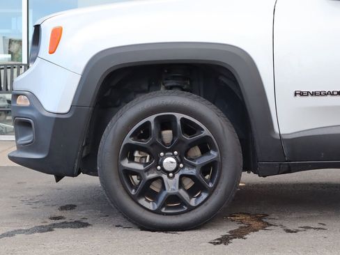 Used 2018 Jeep Renegade Latitude w/ Cold Weather Group image 23