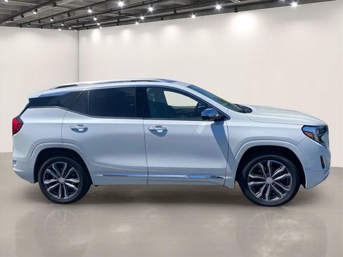 Used 2020 GMC Terrain Denali w/ Denali Premium Package AWD/4WD image 8