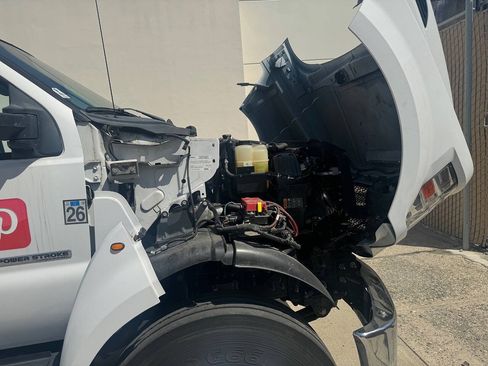 Used 2017 Ford F650 2WD Regular Cab Super Duty image 12