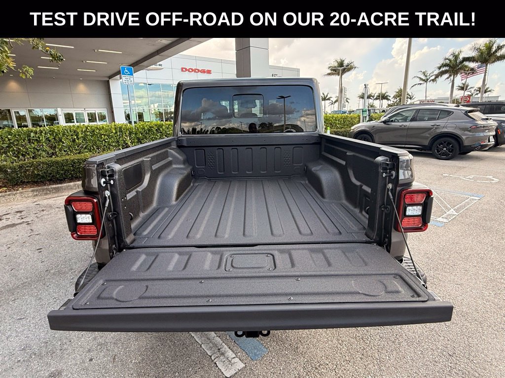 New 2026 Jeep Gladiator Rubicon w/ Steel Power Dome Hood Package AWD/4WD image 38