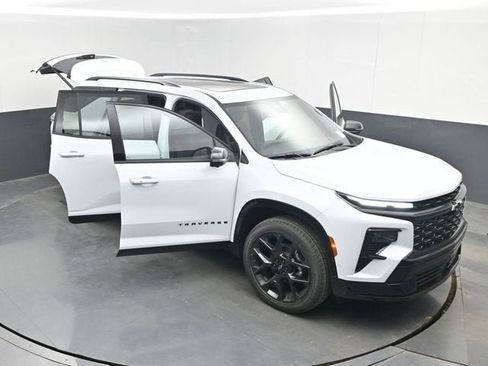 New 2026 Chevrolet Traverse RS w/ LPO, Floor Liner Package FWD image 90