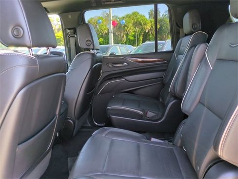 Used 2022 Cadillac Escalade ESV Premium Luxury image 17