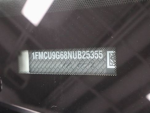 Certified 2022 Ford Escape SE w/ SE Sport Appearance Package image 32