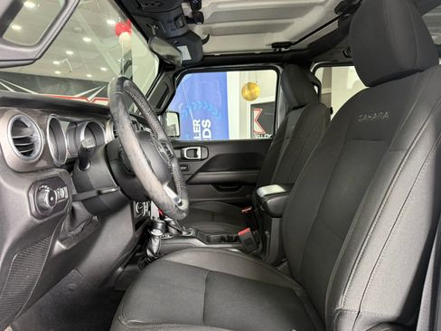 Used 2018 Jeep Wrangler Unlimited Sahara w/ Cold Weather Group AWD/4WD image 8