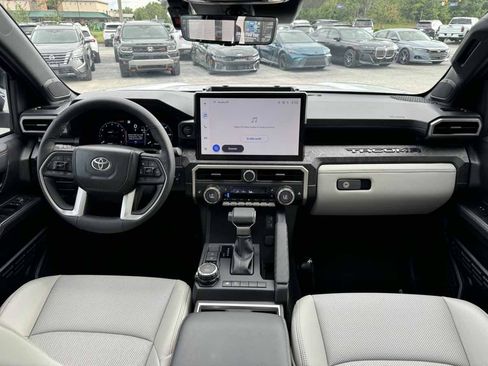 Used 2025 Toyota Tacoma Limited AWD/4WD image 15