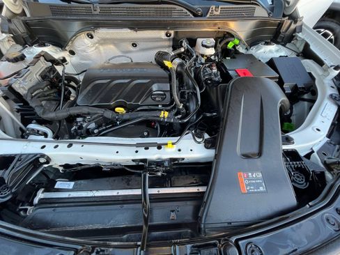 Used 2025 Buick Envista Sport Touring image 32