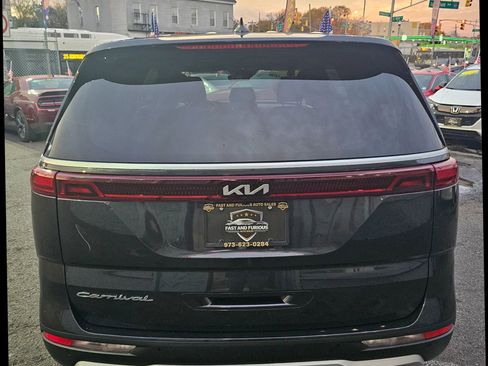Used 2022 Kia Carnival LX image 26