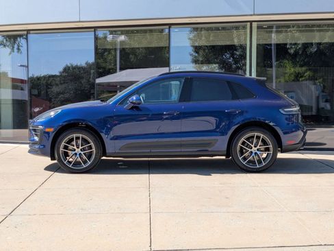 Certified 2025 Porsche Macan AWD/4WD image 2