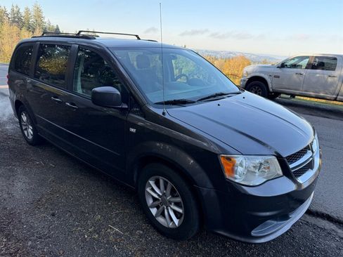 Used 2016 Dodge Grand Caravan SXT image 6