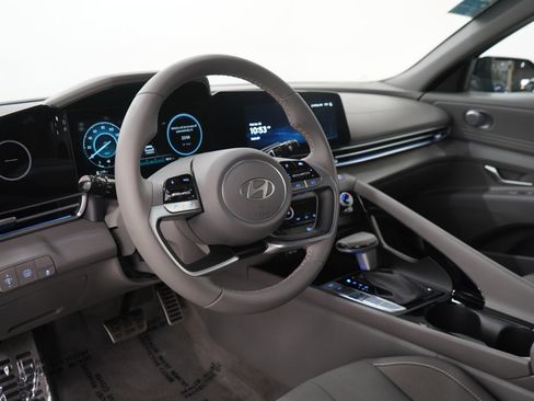 Used 2025 Hyundai Elantra SEL FWD image 23