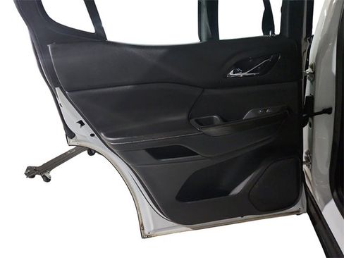 Used 2020 GMC Acadia SLT image 21