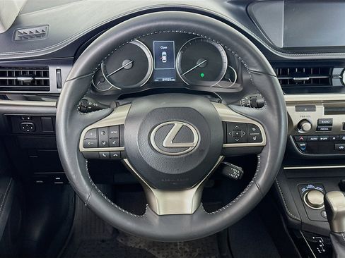 Used 2016 Lexus ES 350 w/ Accessory Package FWD image 18