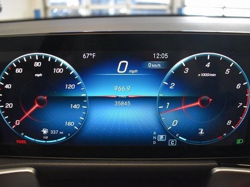 Used 2022 Mercedes-Benz GLB 250 4MATIC image 28