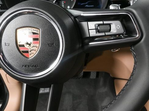 Certified 2025 Porsche Macan AWD image 11