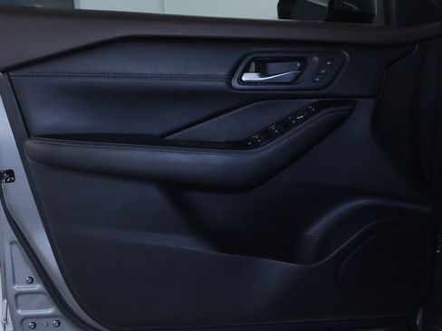 Used 2023 Nissan Rogue SL image 11