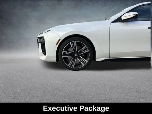 Used 2025 BMW 760i xDrive w/ Executive Package AWD/4WD image 14