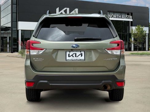 Used 2020 Subaru Forester Premium AWD/4WD image 5