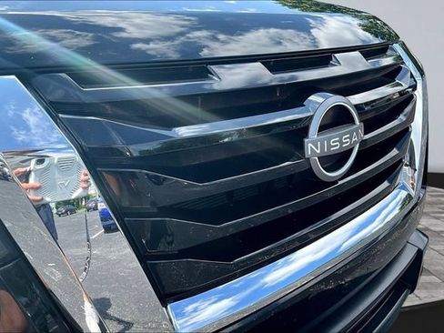 Used 2024 Nissan Pathfinder SV FWD image 32