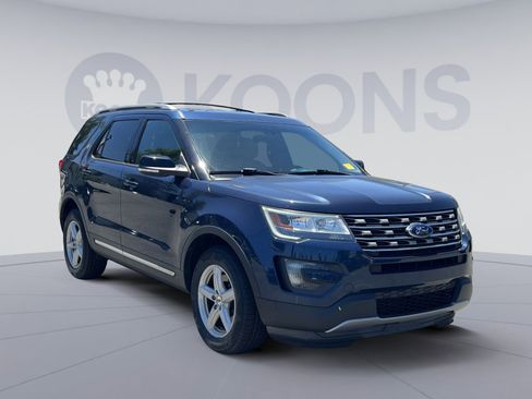 Used 2016 Ford Explorer XLT AWD/4WD image 2