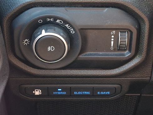 Used 2024 Jeep Wrangler Unlimited AWD/4WD image 25