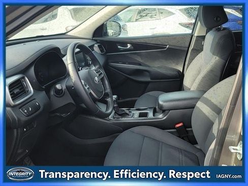 Used 2019 Kia Sorento AWD w/ LX Convenience Package image 11