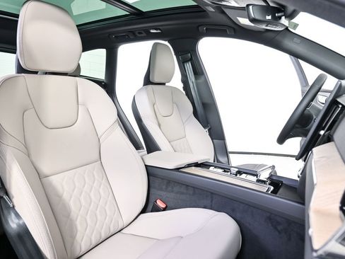 New 2026 Volvo XC60 B5 Plus w/ Climate Package image 23