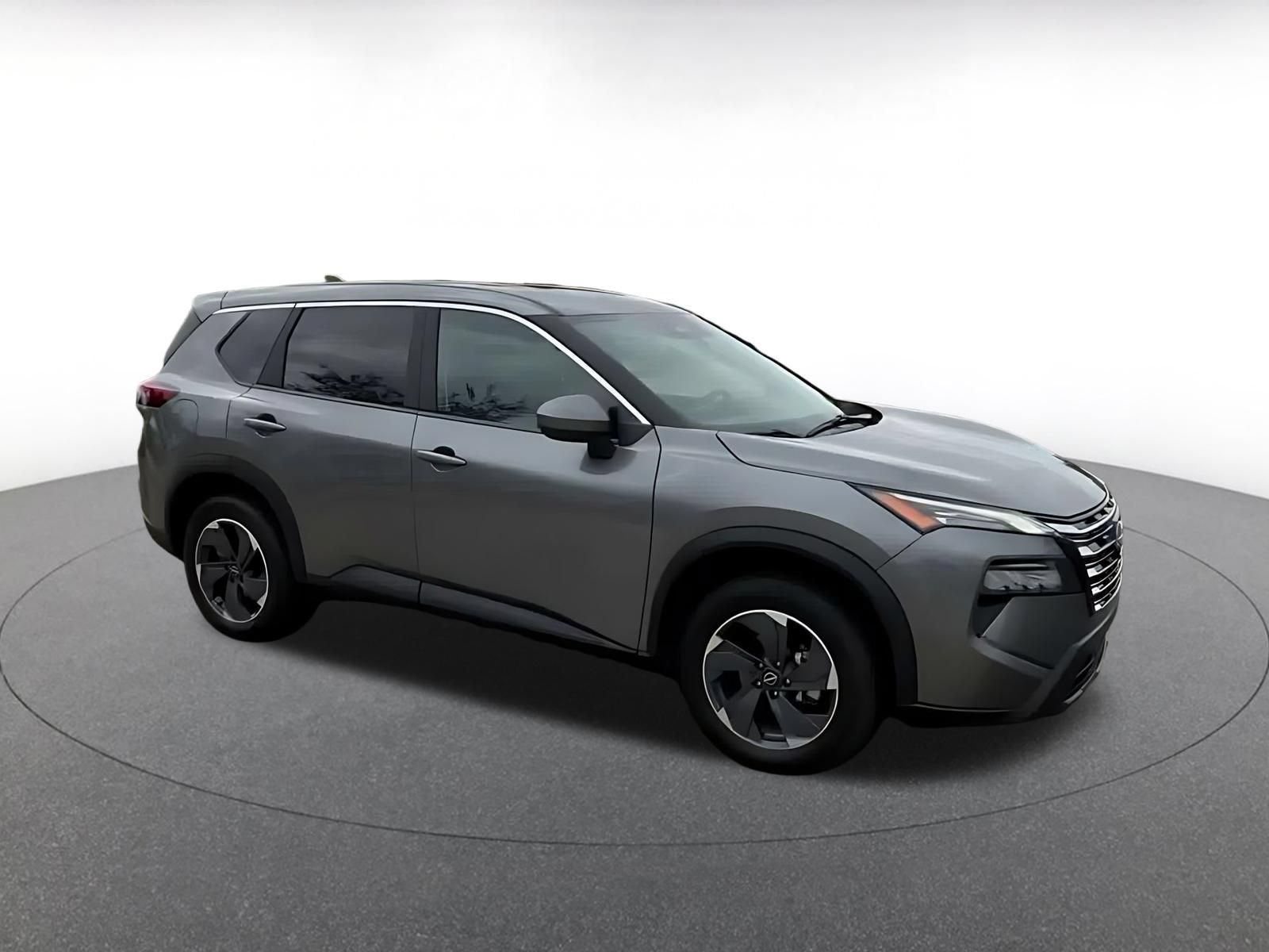 Used 2025 Nissan Rogue SV FWD image 2