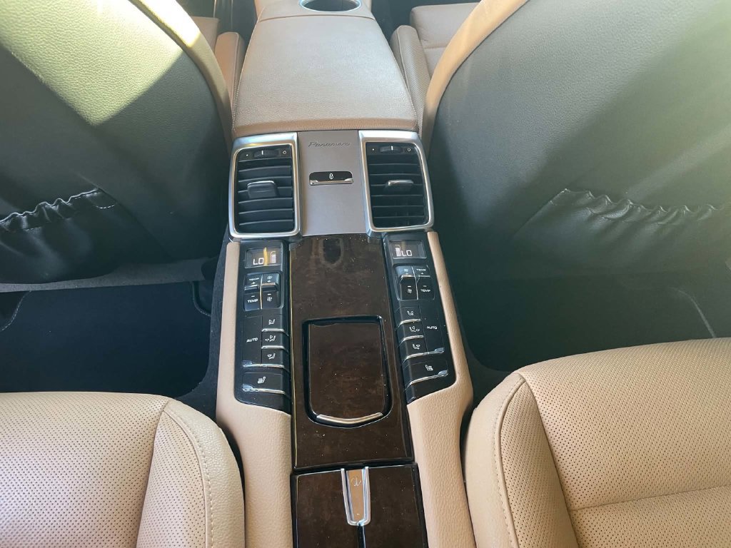 Used 2015 Porsche Panamera 4 w/ Premium Package Plus AWD/4WD image 21