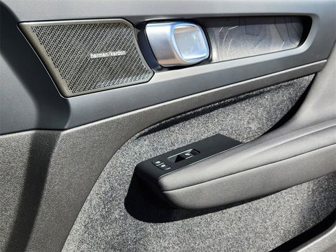 Used 2023 Volvo C40 P8 Recharge Ultimate image 22