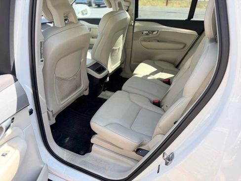 Used 2017 Volvo XC90 T5 Momentum w/ Vision Package image 12