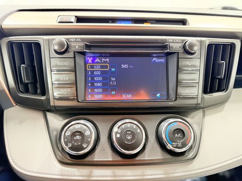 Used 2013 Toyota RAV4 LE image 15