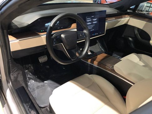 Used 2024 Tesla Model S image 19