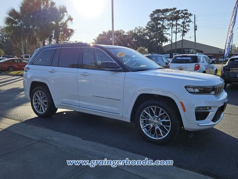 Used 2024 Jeep Grand Cherokee Summit w/ Luxury Tech Group V image 7