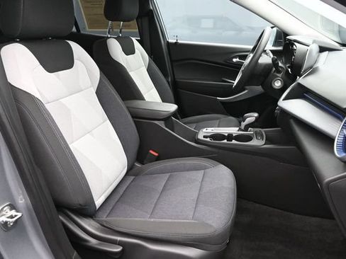 Used 2024 Chevrolet Trax LS FWD image 31
