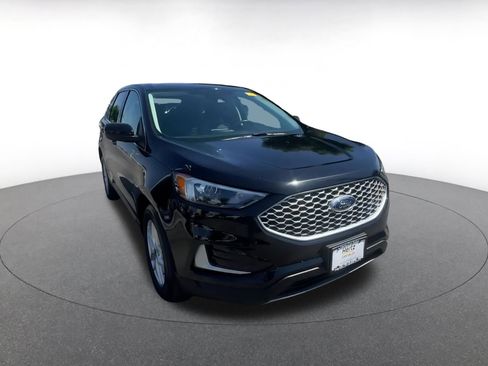 Used 2024 Ford Edge SEL image 3