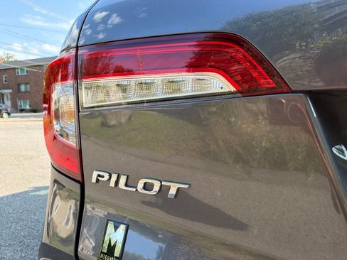 Used 2019 Honda Pilot Touring image 11