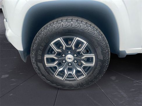 Used 2024 Chevrolet Colorado Z71 w/ Z71 Convenience Package 2 image 14