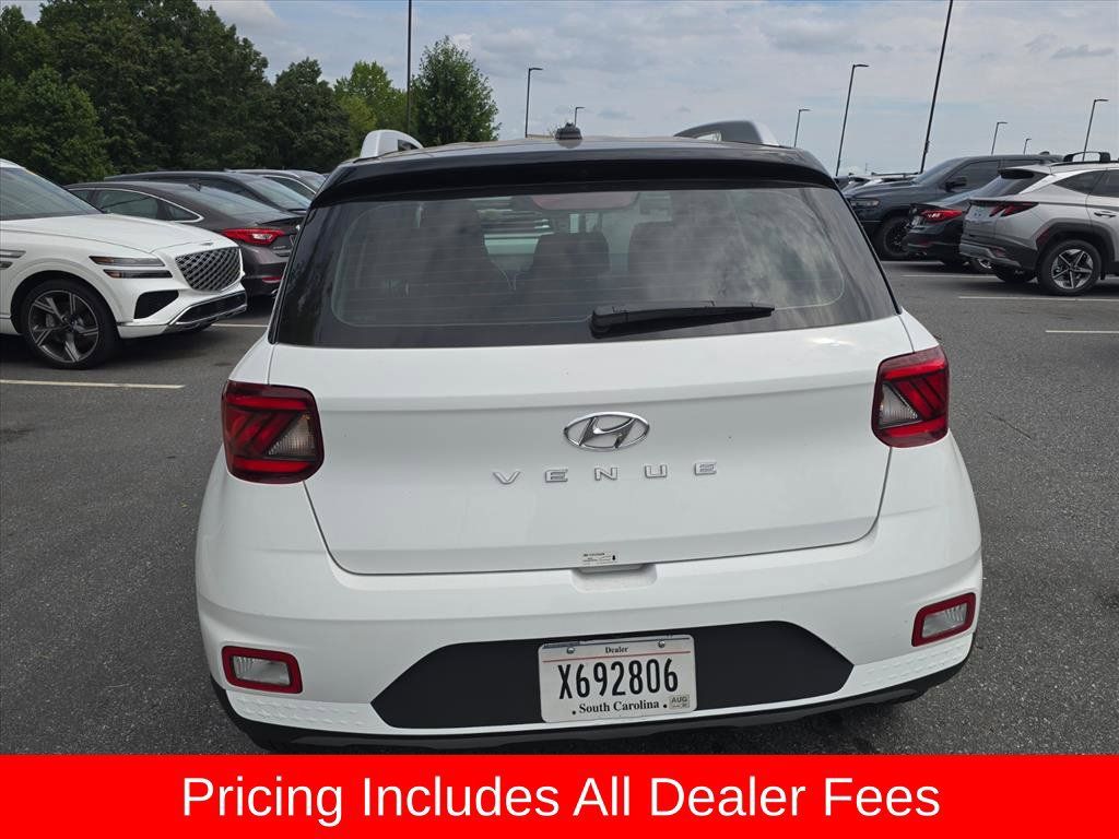 Used 2026 Hyundai Venue SEL FWD image 4