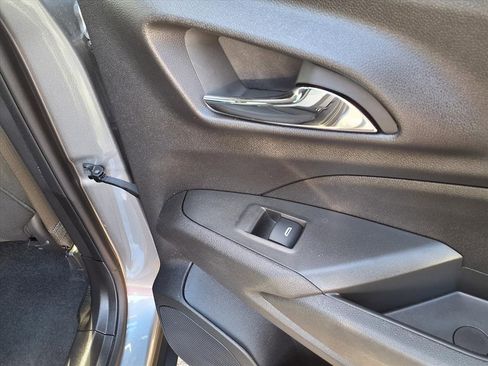 Used 2025 Chevrolet Trax LS image 23