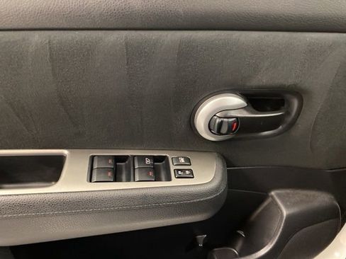 Used 2012 Nissan Versa SL image 15