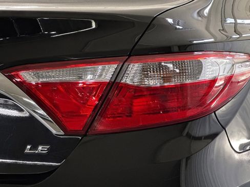 Used 2016 Toyota Camry LE image 12