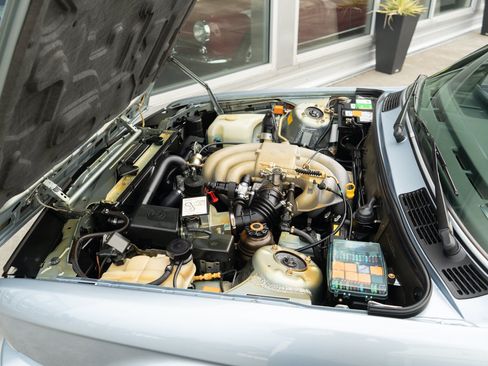 Used 1990 BMW 325i Convertible RWD image 23