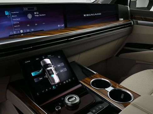 Certified 2025 Cadillac Escalade Sport Platinum w/ LPO, ONYX Package AWD/4WD image 8