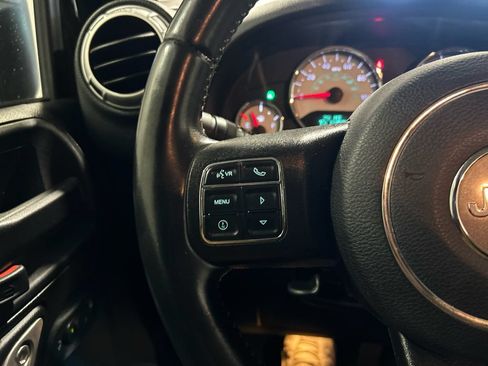 Used 2015 Jeep Wrangler Unlimited Sahara w/ Connectivity Group AWD/4WD image 19