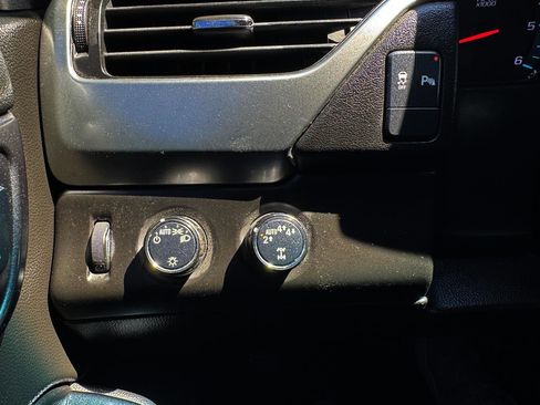 Used 2018 Chevrolet Tahoe 4WD image 24